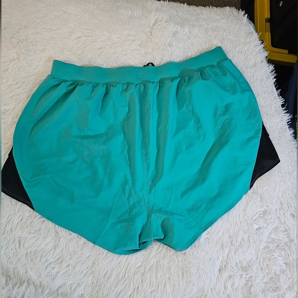 Under Armour Women's Teal and Black Athletic Shorts Size 2x - Picture 6 of 9